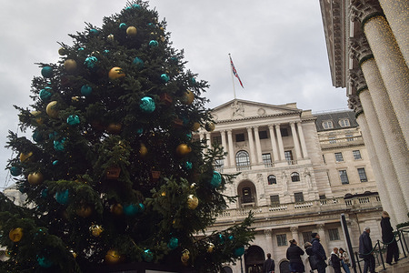 General view of a Christmas tree outside the Bank of England.