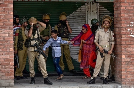 Kashmiri residents seen running past Indian government forces during the clashes.
Clashes erupted between Kashmiri protesters and Indian government forces soon after the Friday congregational prayers ended in the Grand Mosque in Srinagar.