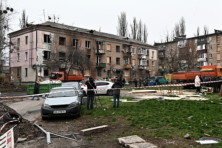 Emergency services work at the site of a Russian airstrike on a residential area. Local authorities reported dozens of victims of the Russian night attack in Kyiv on the night of November 29, who are currently at city hospitals. According to preliminary information, two people died. The main direction of the Russian army’s strikes is the energy infrastructure of the Kyiv region. Also, destruction of civilian infrastructure and fires due to debris hits were recorded in several residential districts in Kyiv. Part of the capital was left without electricity. Emergency rescue operations and elimination of the consequences of the Russian attack are ongoing at all locations.