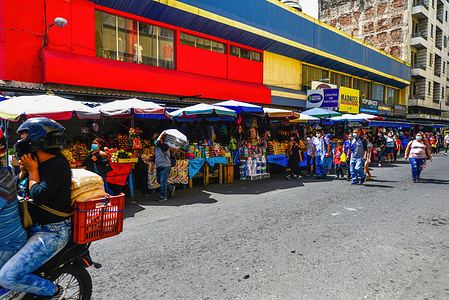 People walk by a market, selling produce in downtown.
El Salvador´s Congress approved new covid-19 restrictions to cancel public gatherings, protests, and concerts. The country reports 82,363 confirmed cases and 2,470 deaths.