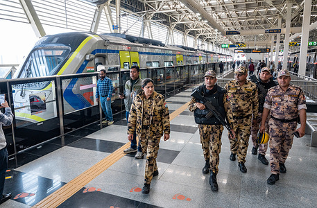 A group of Uttar Pradesh Special Security Force (UPSSF) personnel seen patrolling at Meerut South RRTS Station on the Delhi-Meerut RRTS Corridor. A media preview ride was organized by the National Capital Region Transport Corporation for India’s first high-speed regional rail service, Namo Bharat. The journey covered the route from Sarai Kale Khan—the largest station on the Namo Bharat Corridor—to Begumpul, one of the main underground stations in Meerut city. The Delhi-Meerut RRTS Corridor is an 82-km semi-high-speed rail corridor connecting Delhi, Ghaziabad, and Meerut. Currently, the 55-km stretch from New Ashok Nagar to Meerut South, featuring 11 stations, is operational. Prime Minister Narendra Modi will inaugurate the remaining section of this metro line on 22nd February 2026.