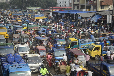 People throng at Jatrabari wholesale market during the covid 19 crisis.
As the lockdown got eased, crowds of people storm into the markets without maintaining safety protocols properly. The situation is worsening day by day.