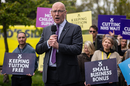First Minister of Scotland, John Swinney seen talking to volunteers and campaigners on the eve of the parliamentary elections. On the afternoon of May 6, Scottish National Party (SNP) leader and First Minister of Scotland John Swinney addressed candidates and activists who campaigned across Scotland during the six-week parliamentary election campaign. Swinney delivered a short eve-of-poll speech before joining SNP candidates on the campaign trail.
