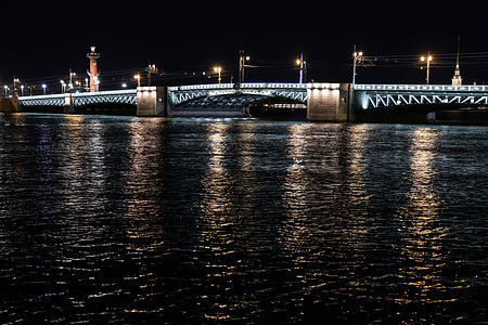 Palace Bridge on the Neva River in St. Petersburg. The annual bridge-raising season officially began on the night of April 9-10, opening the city's waterways for cargo and passenger vessels. St. Petersburg's drawbridges are a key element of transportation infrastructure and a major seasonal attraction. According to the navigation schedule, the bridges will be raised every night until the end of November.