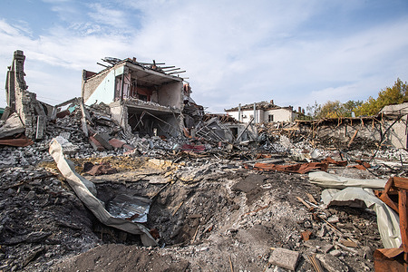 A large crater and a destroyed building are surrounded by debris after a Russian missile strike in Kupyansk. Due to constant Russian attacks on water, gas, and power infrastructure, remaining residents of Kupyansk have been ordered to evacuate before winter. Fighting between Russian and Ukrainian forces is just 8 kilometers away, with drones, artillery, and missiles posing a constant threat. The town saw heavy fighting in 2022 when Russian troops took control in February but were pushed back by Ukrainian forces in September. Now, Russian troops are advancing again toward the town, which is crucial for logistics.
“The evacuation of families with children in the Kupyansk area continues. From September 9 to October 14, 234 children and their families were evacuated, with 35 children still remaining to be evacuated,” said Oleg Sinegubov, head of the Kharkiv Regional Military Administration.