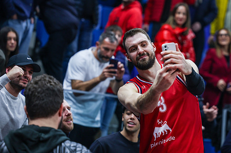 Marko Guduric of EA7 Emporio Armani Milano seen with the fans during Turkish Airlines EuroLeague 2025/26 Regular Season Round 16 game between EA7 Emporio Armani Milano and Real Madrid at Unipol Forum Final score EA7 Emporio Armani Milan: 89 : 82 Real Madrid