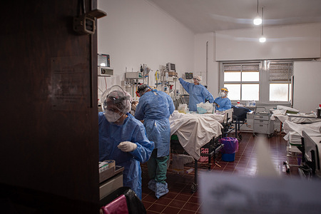 Healthcare workers dressed in protective suits treat infected patients inside the COVID-19 ICU at Hospital Gral. San Martín in Firmat, Argentina.
The city with a population of roughly 25000 people, has had 27 dead to date, and over 1000 confirmed positives.
