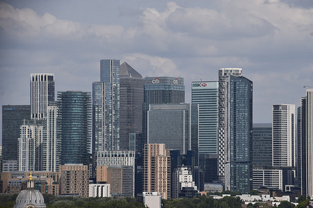 General view of the Canary Wharf skyline.