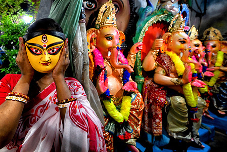 A model, Mousumi Das, wearing a traditional Indian saree and holding a Clay face of the Durga idol poses for an Agomoni Concept photoshoot at the Artist hub Kumortuli. Ganesh Chaturthi festival is an annual Hindu festival. It is believed that Lord Ganesha is the God of New Beginnings and the Remover of Obstacles, as well as the god of wisdom, intelligence, fortune & prosperity.