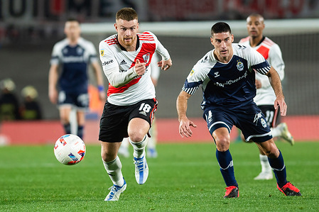 German Guiffrey (R) of Gimnasia y Esgrima La Plata and Lucas Beltran (L) of River Plate seen in action during a match between River Plate and Gimnasia de La Plata as part of the Liga Professionals 2022 at Mas Monumental Stadium.
(Final scores; River Plate 1:0 Gimnasia de La Plata)