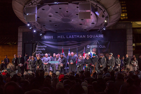 A moment of silence takes place during the Toronto Jewish Community vigil for victims of Pittsburgh Synagogue Massacre at Mel Lastman Square, Toronto.