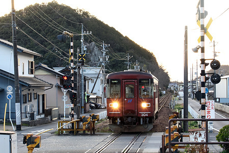 A view of Sekiguchi Station, integrated with a Lawson convenience store which has gone viral online. The small unmanned station on the Nagaragawa Railway appears to be just a convenience store but trains still stop there.