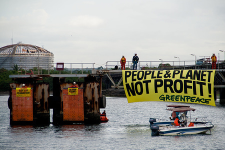 Several individuals from Greenpeace unfurled a banner calling for "People and Planet, Not Profit" at the Shell Gas refinery in Batangas.
The eco-warriors demanded that Shell attend the hearing led by the Commission on Human Rights regarding the effects of fossil fuel businesses on human rights. The hearings are set on the 27th of March, 2018.