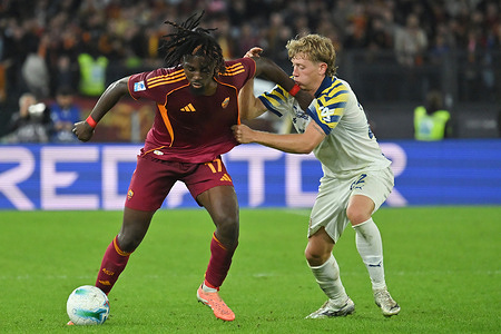 Manu Kone of AS Roma (L) and Oliver Sorensen of Parma (R) seen in action during the Serie A match between AS Roma Vs Parma at Olimpico stadium. Final score Roma 2 : 1 Parma