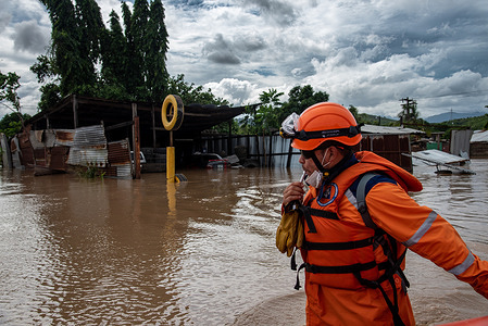 A member of the Colombian Civil Defense team blows his search whistle while guiding a rescue boat through the flooded streets in La Lima.
Hurricane Iota hit the Nicaraguan coast on November 16 as a category 4 storm. It was the second category 4 to make landfall in Nicaragua within two weeks and again brought catastrophic rainfall into Honduras. The 2 million people who were affected by Hurricane Eta, are again devastated. Flooding and mudslides risk are extremely high due to the soil being 100 percent saturated. Rescue efforts are being made by locals, firefighters, police, military, and foreign aid teams. Many are missing and feared dead.