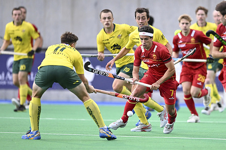 Eddie Ockenden (L) of Australia National Men's field hockey team and Enrique Mateo González de Castejón Velilla (R) of Spain National Men's field hockey team in action during the 2022/23 International Hockey Federation (FIH) Men's Pro-League match between Spain and Australia at Tasmanian Hockey Centre. Final score Spain 3:1 Australia.