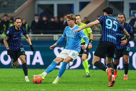 Scott Francis McTominay of SSC Napoli seen in action during Serie A 2025/26 football match between FC Internazionale and SSC Napoli at San Siro Stadium. Final score Inter 2 : 2 Napoli