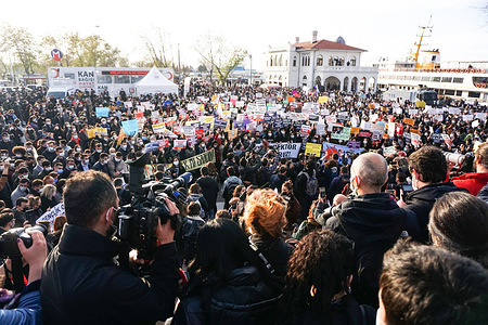 Students gathering in Kadıköy for a press release during the demonstration.
Boğaziçi University students protest against government appointed rector, Melih Bulu.