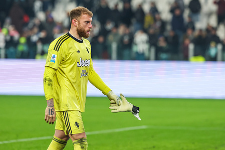 Michele Di Gregorio of Juventus FC looks on during Serie A 2025/26 football match between Juventus FC and US Lecce at Allianz Stadium. FINAL SCORE
Juventus 1 | 1 Lecce