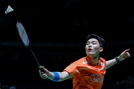 Yoo Tae Bin of Korea plays against Cheam June Wei of Malaysia (not pictured) during the Men's Singles qualifying match of the Perodua Malaysia Masters 2026 at Unifi Arena. Yoo Tae Bin won with scores; 21/21 : 19/17.