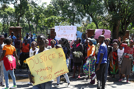Protesters hold placards demanding justice for a 19-year-old girl, Whitney Atieno who was killed by a stray police bullet on the outskirts of Nakuru City. Before the unfortunate shooting and death of Whitney Atieno, the police were chasing a group of unarmed youth they claimed to be members of an outlawed gang.
People protest the girl's death and police brutality.