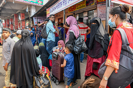 People are seen waiting for the bus to travel back home to celebrate the Eid-ul-Fitr festival with their families and friends at the Mohakhali bus terminal in Dhaka. People are returning to their hometowns ahead of Eid-ul-Fitr amid an unrelenting heatwave. Ignoring the scorching hot temperatures, people board trains and buses in a rush to travel home.
