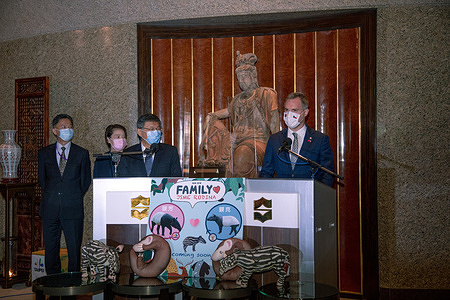 Prague mayor Zdeněk Hřib (right) announces the further collaborations with Ko Wen-che (second from the right), Mayor of Taipei City during a press conference announcing future collaborations with Prague Philharmonic Orchestra.