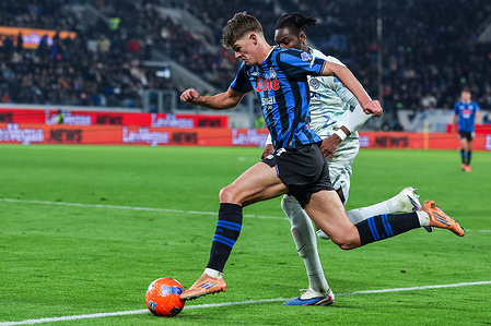 Charles De Ketelaere of Atalanta BC seen in action during Serie A 2025/26 football match between Atalanta BC and FC Internazionale at New Balance Arena in Bergamo Final score, Atalanta : 0 | 1 Internazionale