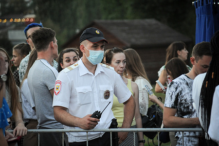 A police officer wearing a medical face mask at the Knowledge day during the celebration.
A "Freshman day" was organized at the Music Square where a school line-up was held for students of grades 1 and 11 and students trained about compliance with all sanitary and epidemiological rules during the celebration. A new school year for schoolchildren and students has begun in Russia.