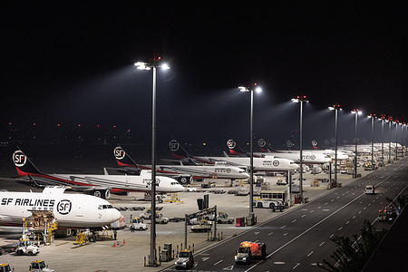 General view of Dozens of SF cargo aircrafts line up to be loaded at Ezhou Huahu International Airport in Ezhou, central China's Hubei Province. The Ezhou Huahu Airport, an all-cargo hub airport starting operations in July 2022, is now running 48 domestic routes and 17 international routes. China’s largest freighter operator, SF Airlines, is developing the airport as its main cargo hub in partnership with Hubei Province. The SF Transfer Centre at Huahu Airport spans an 750,000-square meter cargo transfer center with parcel sorting lines adding up to 52 kilometers, and its international throughput has exceeded 80,000 tons.
In Q1, its cargo and mail throughput reached 151,000 tons, ranking sixth and maintaining the fastest growth rate nationwide.