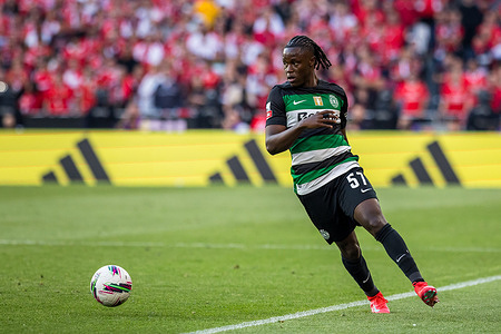 Geovany Quenda of Sporting CP seen in action during the Liga Portugal Betclic match between Sport Lisboa Benfica and Sporting Clube de Portugal at Estadio da Luz. (Final score: SL Benfica 1 - 1 Sporting CP).