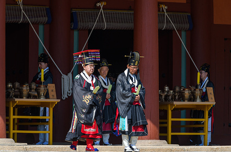 Ritual officials are seen participating in the Jongmyo Daeje (Great JongMyo Rite), a Confucian ritual for kings and queens of the Joseon Dynasty, at Jongmyo Shrine. Jongmyo Shrine is the royal ancestral shrine of the Joseon Dynasty from 1392 to 1910, where the dead monarchs are enshrined through Confucian rituals every year.