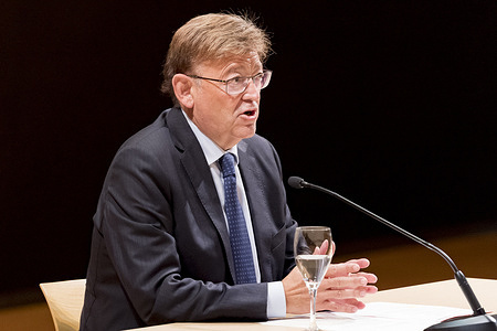 Ximo Puig president of the Generalitat of Valencia speaking during the presentation at Palau de les Arts.
Goya Awards is an annual event by the Academy of Motion Picture Arts and Sciences of Spain, with the purpose of rewarding the best professionals in each of the different specialties of the Spanish cinema. The event was presented and it’s 36th edition will be held on the occasion of the end of the Berlanga Year celebration (Feb. 12 2022)