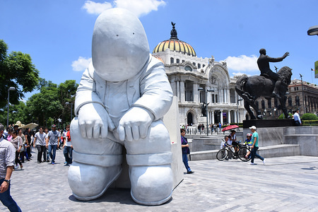 The plastic artist Rodrigo de la Sierra display 15 Monumentals pieces made of bronze in the exhibition 'Timo between the people' inspired at his character of the fable.