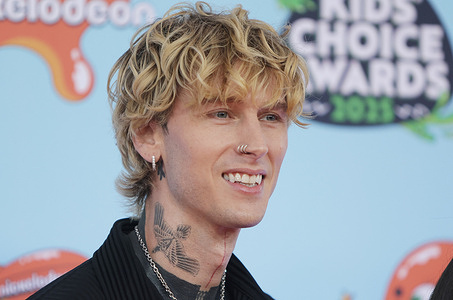mgk attends the 2025 Nickelodeon Kids' Choice Awards at Barker Hangar on June 21, 2025 in Santa Monica, California.