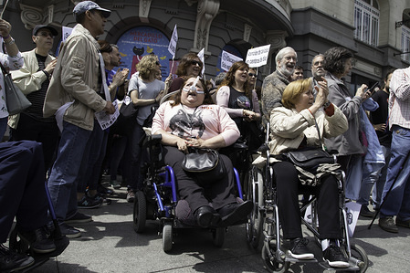 Some disabled protester seen in their wheelchairs during the demonstration.
Hundreds of people gathered in Madrid to demand a law of fair dependence, for all and without delays in the concessions to those affected.