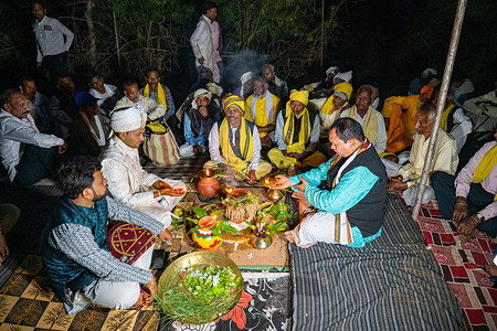The Bhumka (community priest involved in religious and marriage rituals) chants mantras during the pooja of the groom performed by the bride’s father, during the wedding ceremony of the Gond tribal community. The traditional marriage ceremony of the Gond community in Chhattisgarh is a vibrant cultural celebration filled with folk music, traditional dance, and community participation. The marriage is arranged by family elders, and the rituals are performed with blessings from nature and ancestors. The groom takes part in sacred customs involving rice, turmeric, nature worship, and fire rituals. Traditional drums, local songs, and communal feasts make Gond weddings a joyful expression of tribal heritage and unity. The Gond tribal community has many surnames, including Markam, Tekam, Uikey, Dhurve, Salam, Netam, Potai, Kawasi, Pusam, Atram, Korram, Maravi, and Baghel. This wedding represents a middle-class Gond tribal family celebration.