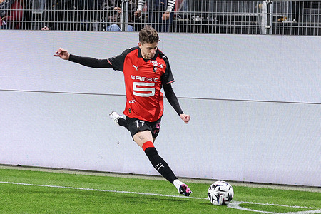 Sebastian Szymanski of Rennes seen in action during LIGUE 1 2025/2026 football match between Rennes and Angers at Roazhon Park (Rennes). Final score; Rennes 2 : 1 Angers.