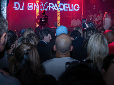 American rapper Snoop Dogg performs a last-minute free DJ set at The Esplanade in Melbourne before headlining the AFL Grand Final.