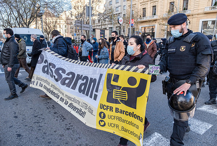 Police officers from the Mossos d'Esquadra of Catalonia are seen moving anti-fascist militants to a new rally point away from the information tent of the far-right party VOX installed on Passeig de Gràcia.
Anti-fascist militants have gathered in front of the tent of the political party with ultra-right parliamentary representation VOX in Passeig de Gràcia to protest against the racism and undemocratic political ideology of the Santiago Abascal party.