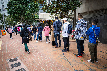 Hong Kong residents line up for their COVID-19 test in Kornhill. 
With the Omicron variant breaking through Hong Kong’s “Zero COVID” containment strategy, tens of thousands of Hongkongers have queued in recent days to be tested. Many of them are under Compulsory Testing Notices issued by the Centre for Health Protection.