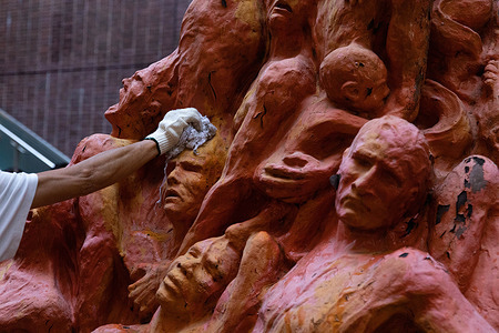 The Pillar being cleaned by members of the Hong Kong Alliance in Support of Patriotic Democratic Movements, at Hong Kong University.
The Pillar of Shame got its annual cleansing under the dark cloud of school officials who decided to reclaim the utilization and proprietary rights of Students' Unions' property, including the area where the pillar stands.
On the base of the statue, the history of the 6.4 Tiananmen Massacre are carved in and engraved, written in both English and Chinese, are the words "The Tiananmen Massacre", "June 4th, 1989" and "The old cannot kill the young forever."