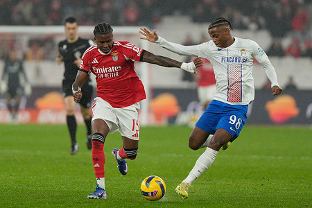 Lopes Cabral of SL Benfica (L) and Fabricio Garcia of FC Alverca (R) in action during the Liga Portugal Betclic football match between SL Benfica and FC Alverca at Estadio da Luz. Final score: SL Benfica 2:1 FC Alverca