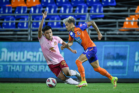 Philip Roller (L) of Port FC and Atthawit Sukchuai of Khon Kaen United are seen in action during the Thai League 2021 match between Port FC and Khon Kaen United at PAT Stadium.
( final score; Port FC 2:0 Khon Kaen United)