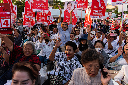 Supporters of the Phue Thai party shout slogans during the election campaign rally at Bangkok City Hall Plaza. The Pheu Thai Party held the election campaign rally at the Bangkok City Hall Plaza for the upcoming general election in Thailand.
