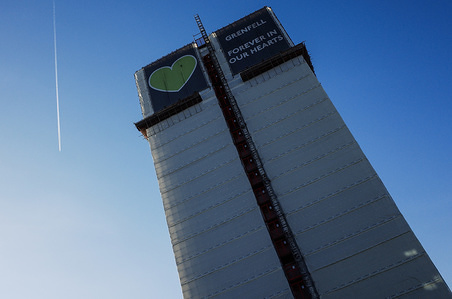 Grenfell Tower which was destroyed by fire in June 2017, stands shrouded in sheeting in North Kensington, London.
Seventy-two people died in the blaze, the severity of which many local residents blamed afterwards on the impact of years of Conservative government neglect of the area and its social housing. For decades represented by Conservative Party MPs, North Kensington falls within the parliamentary constituency of Kensington, currently the most marginal in the whole of England, won off the Tories by the Labour Party and its candidate, Emma Dent Coad, by just 20 votes in the 2017 general election held just a week before the tragedy. In the upcoming December 12 election the constituency is again a key battleground, this time with the Liberal Democrats and their ex-Tory candidate Sam Gyimah also strongly in contention.