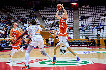 Costanza Verona of Beretta Famila Schio seen in action during match of the EuroLeague Women Basketball second round gameday 1 on group E between Spar Girona (ESP) and Beretta Famila Schio (ITA) at Fontajau Pavilion. Final scores Spar Girona 81 : 72 Beretta Famila Schio