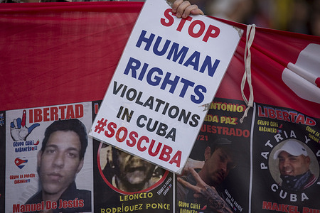A member of the Cuban community in Madrid holds a placard during a rally in support of freedom for Cuba. This rally, held simultaneously in several countries, aims to denounce the continued existence of the political system that has governed the island for more than six decades.