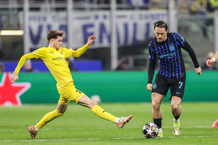 Hakon Evjen of Bodo/Glimt (L) and Piotr Zielinski of Inter (R) seen in action during the UEFA Champions League 2025/2026 match between Inter and Bodo/Glimt at San Siro. Final score; Inter 1:2 Bodo/Glint.