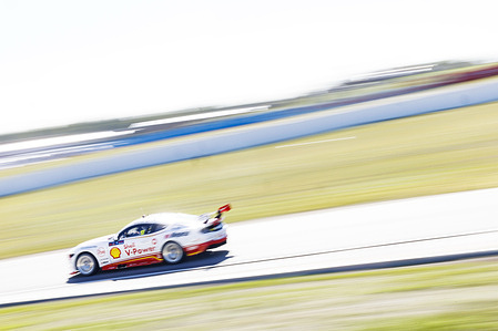 Will Davison of Dick Johnson Racing seen in action during race 1 of the Bosch Power Tools Perth Super440 at Barbagallo Raceway.
